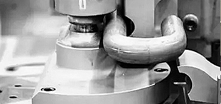 What are the basic requirements for forming pipe fittings in a pipe bending machine?